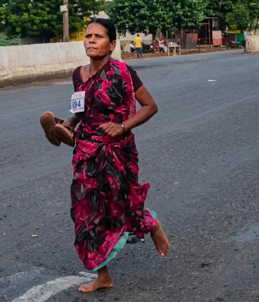 47 साल की रमाबाई ने नंगे पैर दौड़कर जीती मैराथन, बेटियों की पढ़ाई के लिए बनी मिसाल