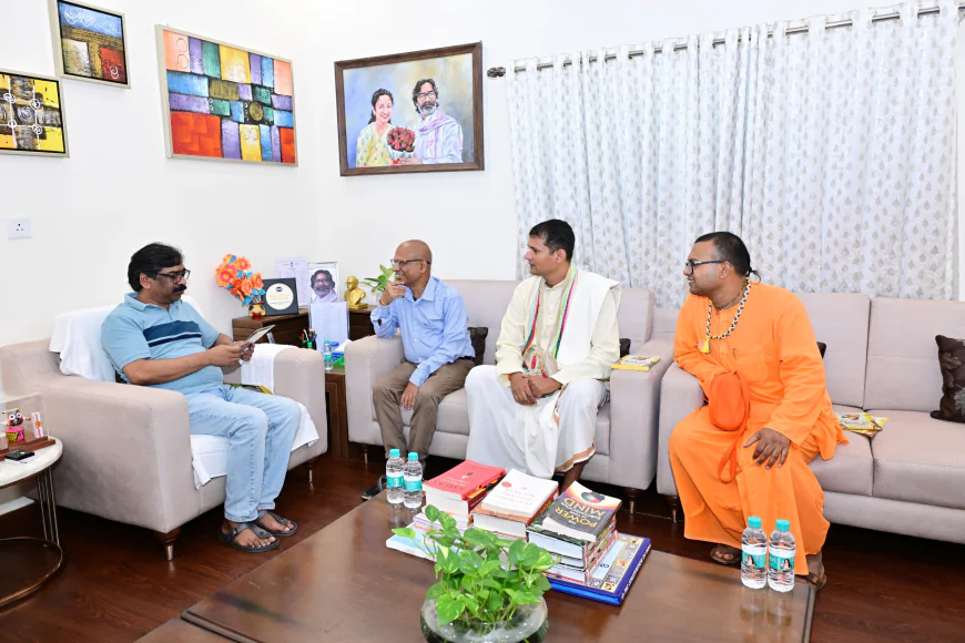 CM हेमंत सोरेन से IIT मंडी के निदेशक प्रो. लक्ष्मीधर बेहरा की मुलाकात, AI-रोबोटिक्स और युवाओं के स्किल डेवलपमेंट पर हुई चर्चा