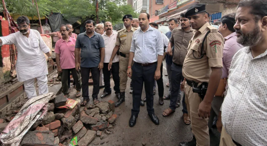 डीएम ने किया मेला क्षेत्र की सड़कों एवं नालियों का पैदल निरीक्षण, दिए आवश्यक दिशा निर्देश