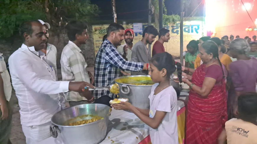 ठाकुरबाड़ी मंदिर में गूंजे श्रीकृष्ण के जयकारे, धूमधाम से मना छठियार, भजन-कीर्तन से भक्तिमय हुआ माहौल, आरती के बाद भंडारे में सैकड़ों श्रद्धालुओं ने ग्रहण किया प्रसाद