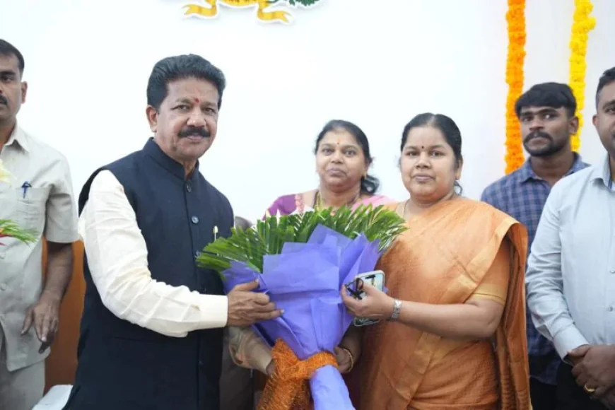 रेलवे कंट्रोल ऑफिस पहुंचे केंद्रीय मंत्री वी. सोमन्ना, सुरक्षा और ट्रेनों की समयबद्धता का लिया जायजा