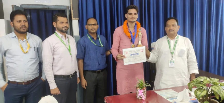 एयर राइफल शूटिंग में ऐलिस खान के शानदार प्रदर्शन पर कॉलेज में खुशी का माहौल