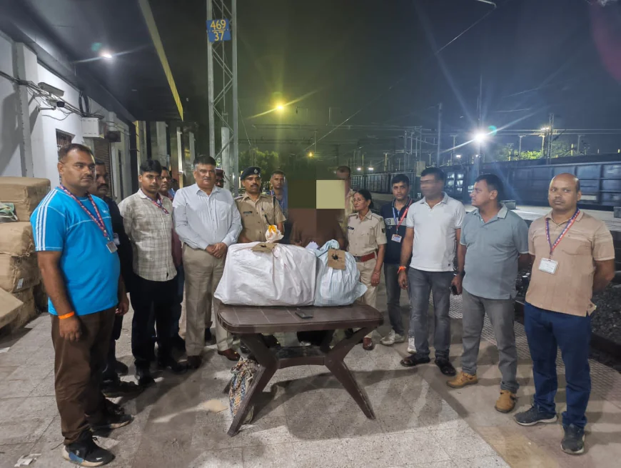 तेजस राजधानी एक्सप्रेस से 15.822 किलो गांजा बरामद, महिला यात्री गिरफ्तार