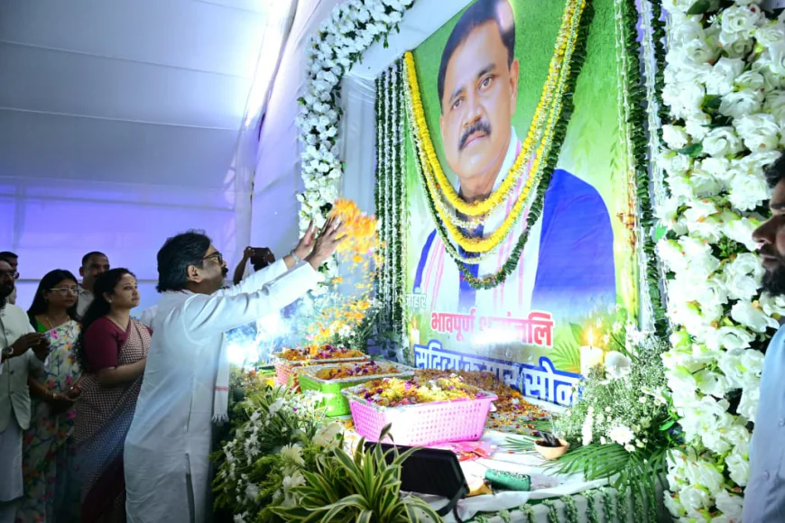 सुदिव्य सोनू को श्रद्धांजलि देने उमड़ा जनसैलाब, तस्वीर के सामने पुष्प अर्पित कर दी श्रद्धांजलि