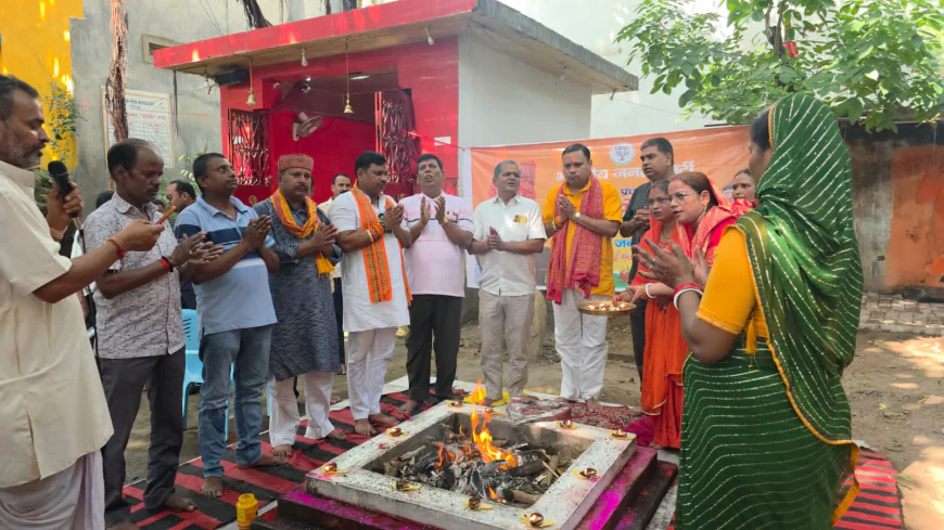 प्रधानमंत्री नरेंद्र मोदी के 76वें जन्मदिन पर चांदचौरा दुर्गा मंदिर में पूजा-अर्चना व हवन