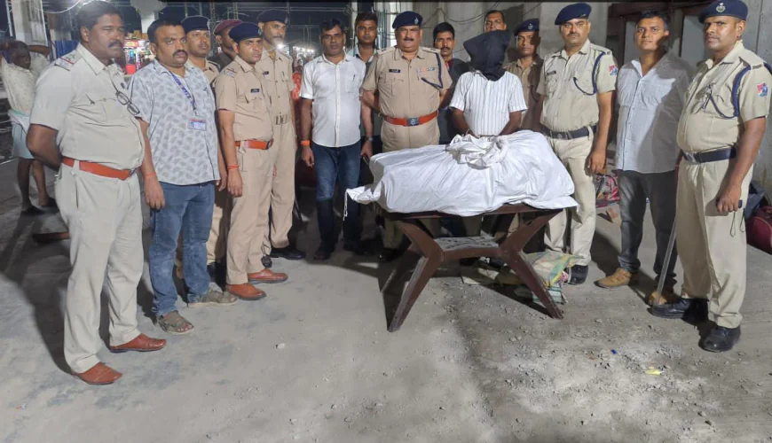 तेजस राजधानी एक्सप्रेस से 17.749 किलो गांजा बरामद, एक गिरफ्तार, ऑपरेशन नार्कोस के तहत गया रेलवे स्टेशन पर आरपीएफ, जीआरपी व सीपीडीएस की संयुक्त कार्रवाई