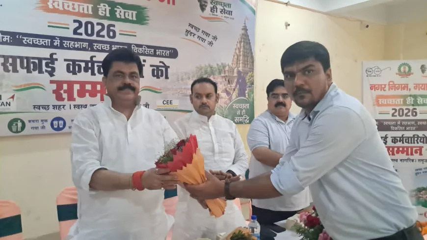 गर्मी-बारिश में भी डटे रहे सफाई कर्मी, नगर निगम ने 31 कर्मियों को किया सम्मानित