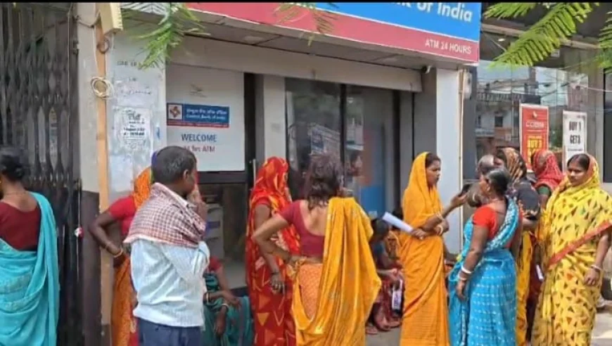 25 किलो अनाज का लालच देकर खुलवाए बैंक खाते, साइबर अपराधियों ने महिलाओं के खातों से किया फ्रॉड