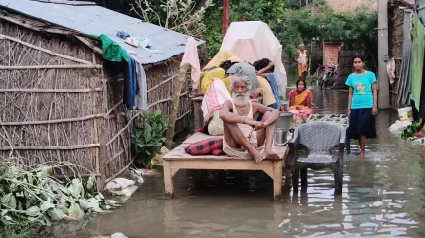 बेगूसराय में 4 महीने से जलमग्न हैं घर, 4 फीट पानी में जिंदगी बेहाल; BDO-CO से मंत्री तक गुहार, फिर भी राहत नहीं