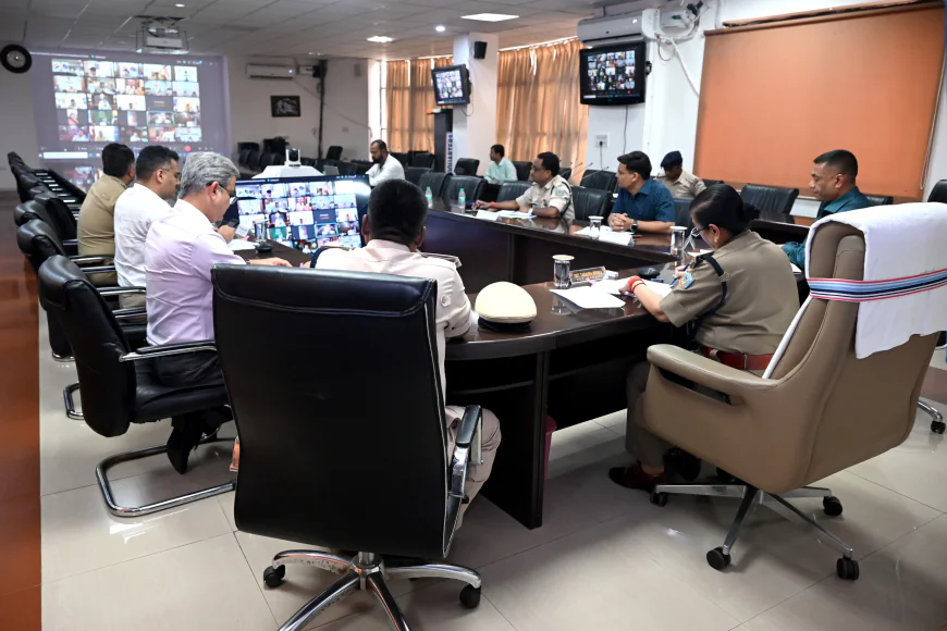 दुर्गा पूजा को लेकर झारखंड पुलिस अलर्ट, DGP ने की सुरक्षा तैयारियों की समीक्षा; 24x7 कंट्रोल रूम और ड्रोन निगरानी के निर्देश
