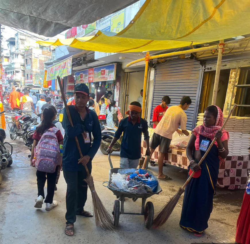 मेला क्षेत्र में सफाई का अभियान तेज, स्वच्छता के साथ ब्लीचिंग का छिड़काव