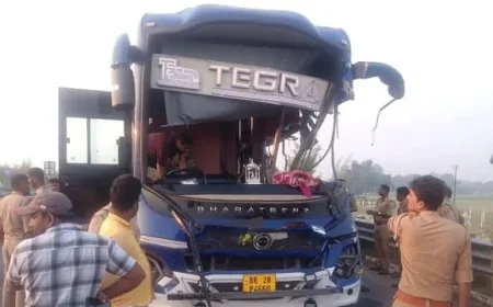 गोरखपुर लिंक एक्सप्रेसवे पर दिल्ली से दरभंगा जा रही बस ट्रेलर से भिड़ी, चार यात्रियों की मौत, तीन गंभीर घायल