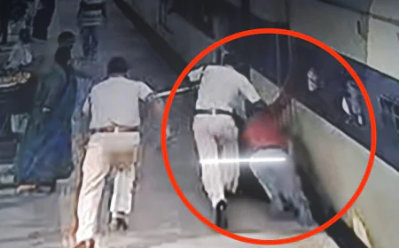 चलती ट्रेन की चपेट में आने से दिव्यांग यात्री की बची जान, आरपीएफ जवानों ने दिखाई बहादुरी