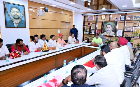 CM हेमंत सोरेन से रांची की दुर्गा पूजा समितियों ने की मुलाकात, पंडाल भ्रमण का दिया न्योता; नशामुक्ति और इको-फ्रेंडली विसर्जन पर जोर