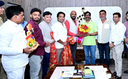 CM हेमंत सोरेन से दशहरा समितियों के प्रतिनिधिमंडल ने की मुलाकात, 20 अक्टूबर के रावण दहन कार्यक्रम में शामिल होने का दिया न्योता