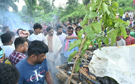 नेमरा में रूपी सोरेन को अंतिम विदाई, हेमंत सोरेन ने दी मुखाग्नि; अंतिम दर्शन को उमड़ा जनसैलाब