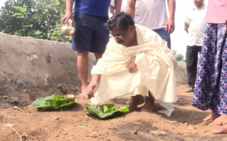 मां रूपी सोरेन की स्मृति में हेमंत सोरेन ने निभाई पारंपरिक रस्म, नेमरा में परिजनों के साथ किया भोजन परोसने का संस्कार