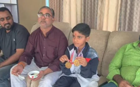 इंदौर में नेशनल ताइक्वांडो चैंपियनशिप में गोल्ड जीतकर कटिहार लौटा गोपाल, पिता का सीना गर्व से चौड़ा