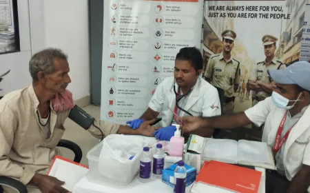 एसबीआई मोतिहारी बाजार शाखा ने पेंशनभोगियों के लिए लगाया स्वास्थ्य जांच शिविर