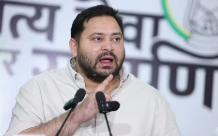 तेजस्वी यादव का तीखा बयान, बोले- अंग्रेजों से डरने वाले आज बहन-बेटियों पर लाठियां चला रहे हैं