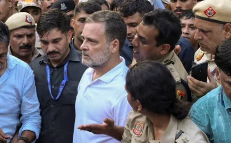 दिल्ली में प्रदर्शन पर सियासी घमासान, राहुल गांधी ने पूछा- 'दिल्ली को जेल क्यों बना दिया गया?'