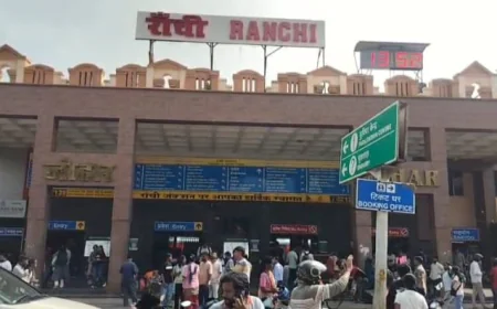 रांची रेलवे स्टेशन पर आरपीएफ जवानों और ट्रांसजेंडर समूह के बीच विवाद, पथराव में दो जवान घायल