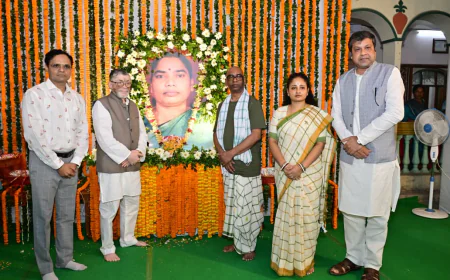मुख्यमंत्री हेमंत सोरेन की माता रूपी सोरेन को राज्यपाल संतोष कुमार गंगवार ने दी श्रद्धांजलि, नेमरा पहुंचकर जताया शोक