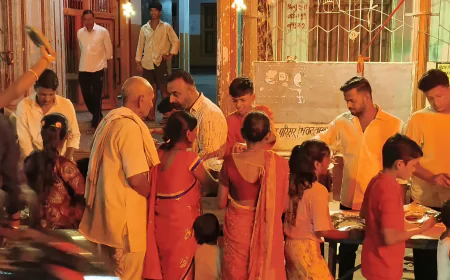 रमना रोड महादेव घाट पर मां दुर्गा के भक्तों के बीच भंडारे का आयोजन, श्रद्धालुओं ने प्रसाद ग्रहण कर मां दुर्गा का लिया आशीर्वाद