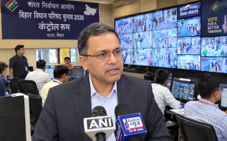 बिहार विधान परिषद की 8 सीटों पर मतदान जारी, कंट्रोल रूम से चुनाव आयोग की पैनी नजर