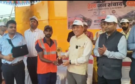कटिहार रेल मंडल के सभी स्टेशनों पर ‘रेल जन संवाद’, DRM ने यात्रियों से लिया फीडबैक