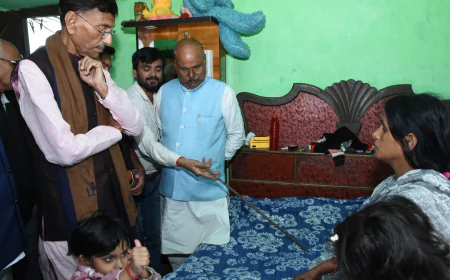 रांची में डकैती से दहशत: पीड़ित परिवार से मिले केंद्रीय रक्षा राज्यमंत्री संजय सेठ, समरी लाल ने दिया मदद का भरोसा