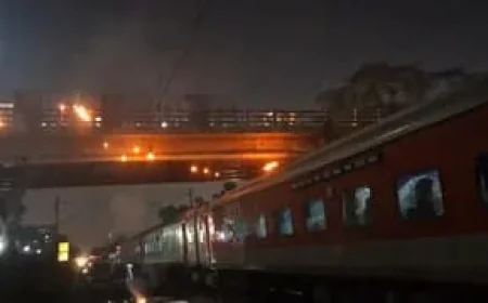 पटना में रेलवे ट्रैक के ऊपर केबल में लगी आग, संपूर्ण क्रांति और राजधानी एक्सप्रेस समेत कई ट्रेनें लेट