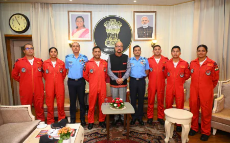 राज्योत्सव से पहले सारंग हेलीकॉप्टर टीम की राज्यपाल से शिष्टाचार भेंट
