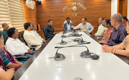 रांची में 16 सेवानिवृत्त शिक्षक-कर्मचारियों को मिला सम्मान, DC मंजूनाथ भजंत्री ने कहा- सेवानिवृत्ति नहीं, जीवन का नया अध्याय शुरू हुआ