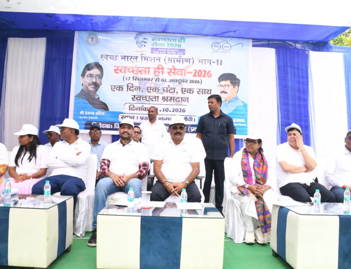 नामकुम में ‘स्वच्छता ही सेवा’ अभियान, मंत्री योगेंद्र प्रसाद ने किया श्रमदान; प्लास्टिक छोड़ कपड़े के थैले अपनाने की अपील