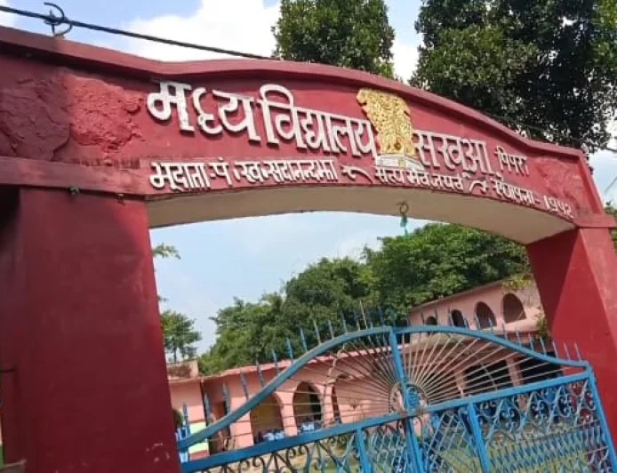सुपौल में शिक्षक ने छात्राओं को दिखाया अश्लील वीडियो, गलत हरकत का आरोप; आरोपी टीचर गिरफ्तार