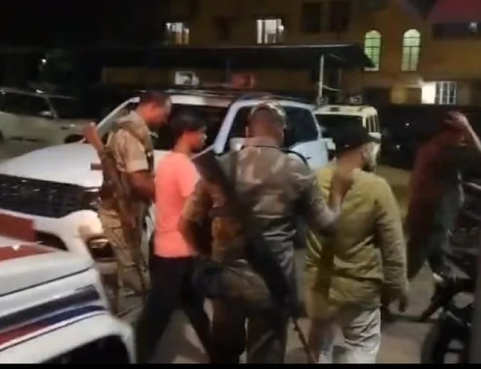 धनबाद में साइबर अपराधियों पर पुलिस का बड़ा एक्शन, एक दर्जन से अधिक संदिग्ध गिरफ्तार