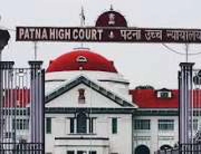 पटना हाईकोर्ट का बड़ा फैसला: खनन नीलामी में देरी पर सरकार को लौटाने होंगे ₹2.90 करोड़, 12% ब्याज भी देना होगा