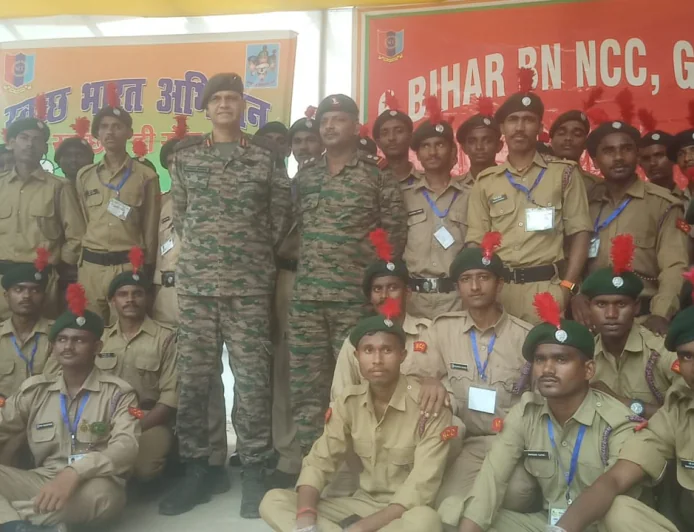 पितृपक्ष में पुण्य के साथ स्वच्छता का संदेश, फल्गु तट पर उतरे एनसीसी कैडेट