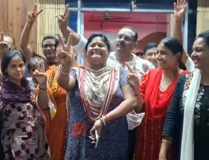 पाकुड़ के होटल में मालदा के 26 जिला परिषद सदस्य ठहरे, बंगाल पुलिस के पहुंचने पर हंगामा और धक्का-मुक्की