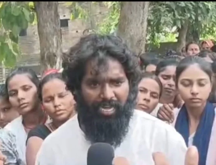 पटना स्नातक सीट पर सियासी हलचल तेज, अनंत सिंह ने अनुज सिंह के समर्थन में किया रोड शो