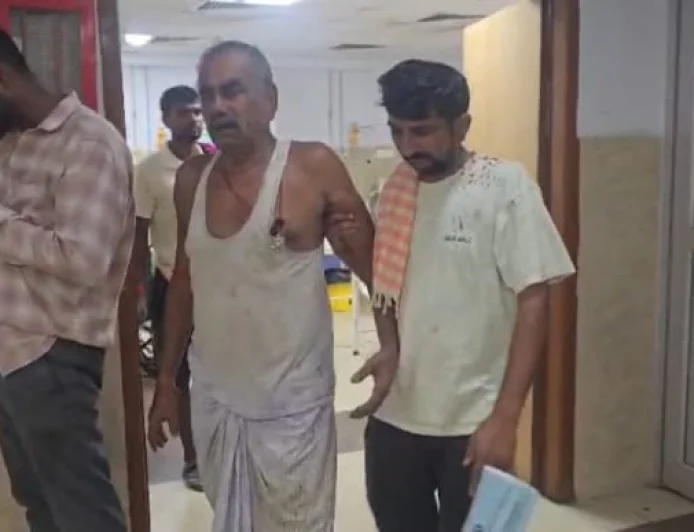 बाढ़ में जमीनी विवाद को लेकर हिंसक झड़प, रिटायर्ड SI समेत तीन घायल; मारपीट का वीडियो सामने आया