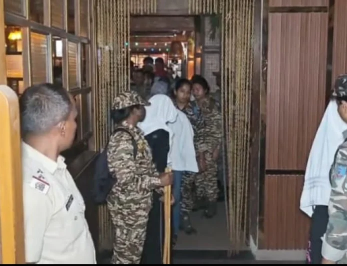रांची में होटल-बार पर पुलिस की बड़ी कार्रवाई, Corinthia होटल से युवतियों समेत 8 युवक हिरासत में