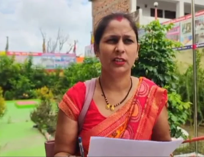 दरभंगा में BPSC शिक्षिका पर बहन के पति से कोर्ट मैरिज का आरोप, बहन ने DEO से लगाई न्याय की गुहार; शिक्षिका से मांगा गया स्पष्टीकरण