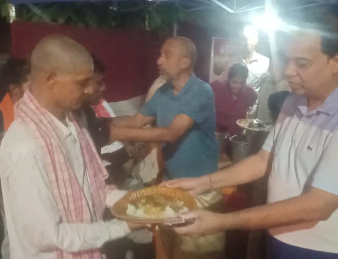 पितृपक्ष मेले में भगत परिवार की सेवा, श्रद्धालुओं को निःशुल्क भोजन प्रसाद