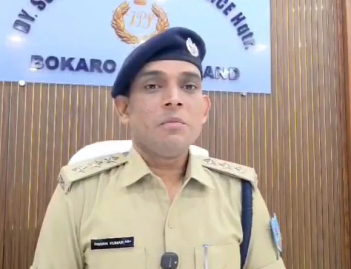 बोकारो पुलिस का बड़ा अभियान: एक रात में 94 फरार अभियुक्त और वारंटी गिरफ्तार, 39 भेजे गए जेल; 55 को रिकॉल पर राहत