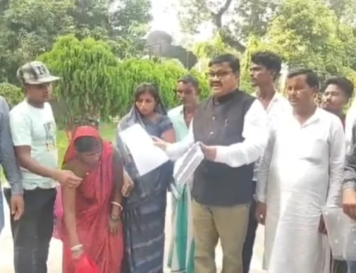 मलेशिया में फंसे सीमांचल के मजदूरों का आरोप- फर्जी टूर वीजा पर भेजा गया, 16 मजदूर लौटे घर