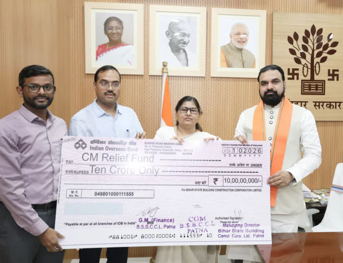 बिहार बाढ़ पीड़ितों की मदद को भवन निर्माण निगम ने बढ़ाया हाथ, मुख्यमंत्री राहत कोष में दिए 10 करोड़ रुपये