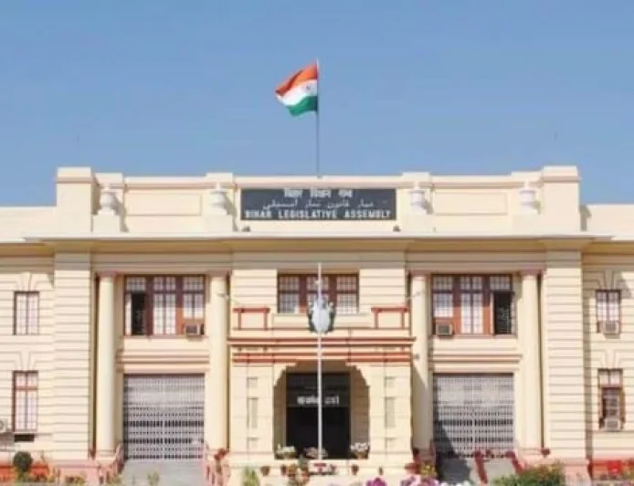 दरभंगा स्नातक सीट पर महागठबंधन में घमासान, RJD-कांग्रेस के बाद माले ने भी उतारा उम्मीदवार; तीनों दल आमने-सामने