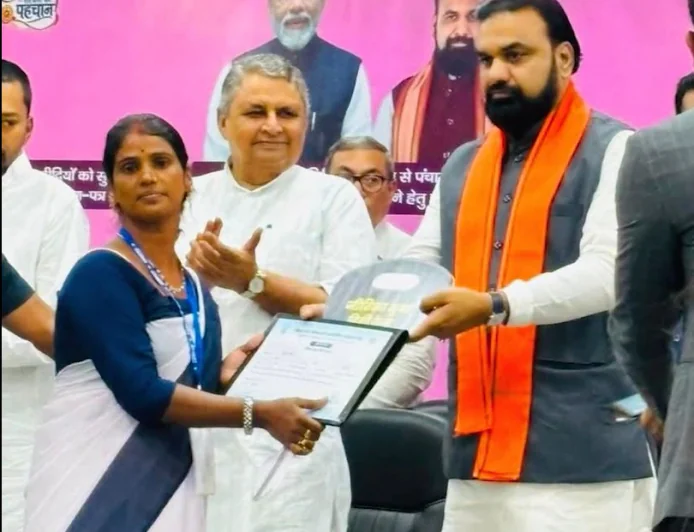 जीविका ने बदली महिलाओं की जिंदगी, खेतों में मजदूरी से लेकर डेयरी केंद्र और घर के कारोबार तक पहुंची आत्मनिर्भरता